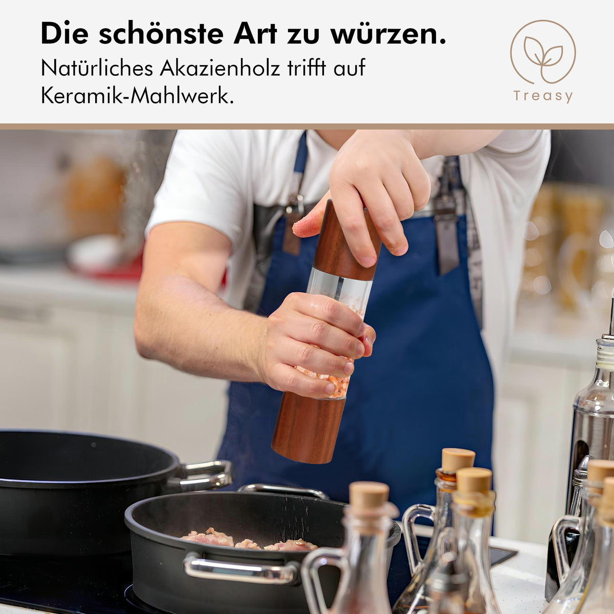 Treasy Mühle aus Akazienholz mit Himalayasalz wird über einer Pfanne gemahlen, Keramik-Mahlwerk